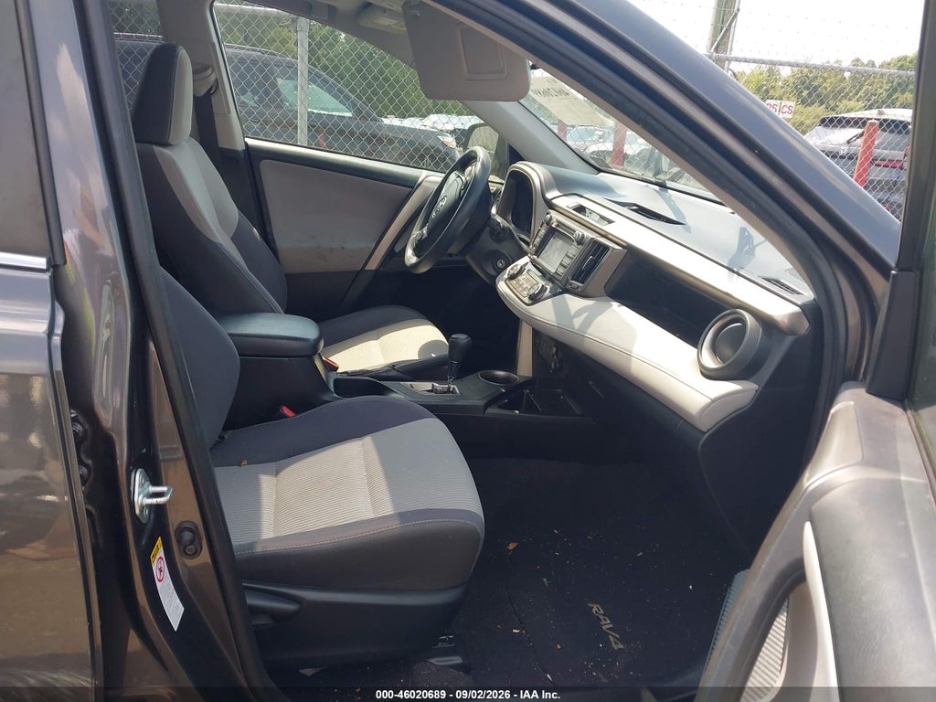 2015 Toyota RAV4 XLE photo 5