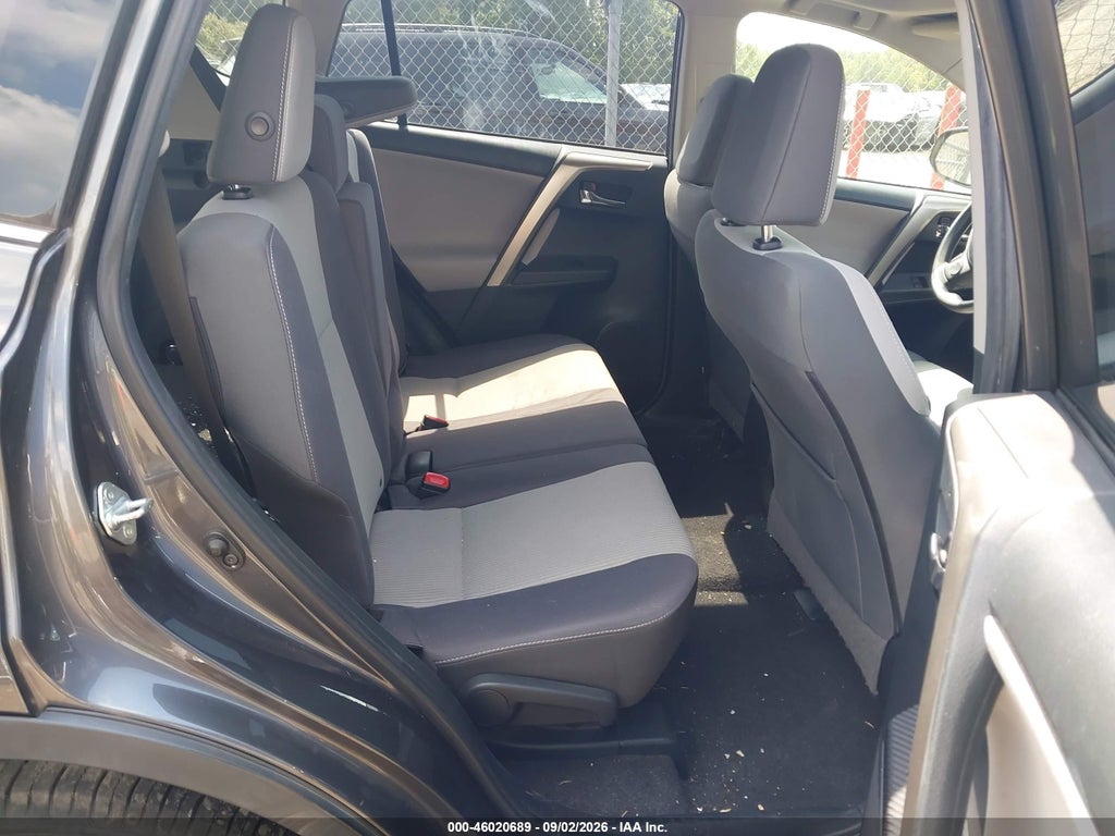 2015 Toyota RAV4 XLE photo 8