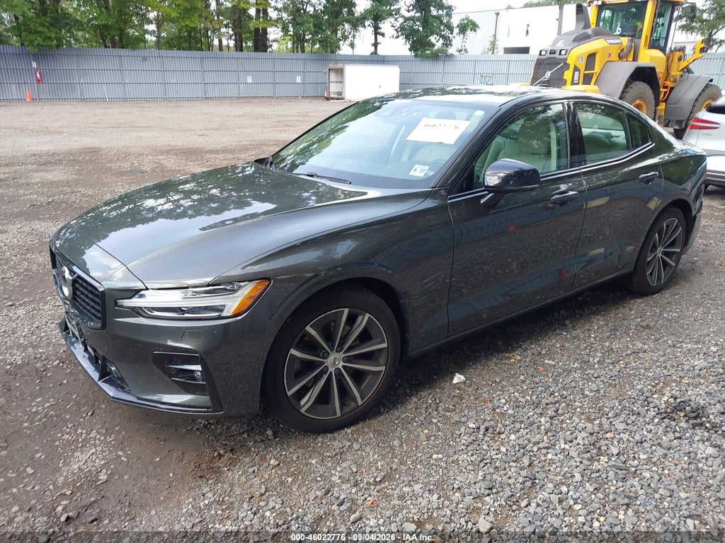 2022 Volvo S60 B5 Inscription/B5 Momentum photo 2