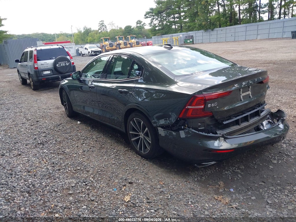 2022 Volvo S60 B5 Inscription/B5 Momentum photo 3