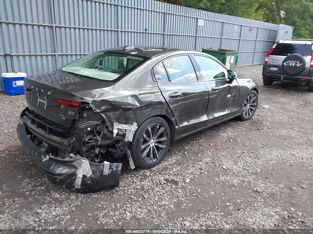 2022 Volvo S60 B5 Inscription/B5 Momentum photo 4