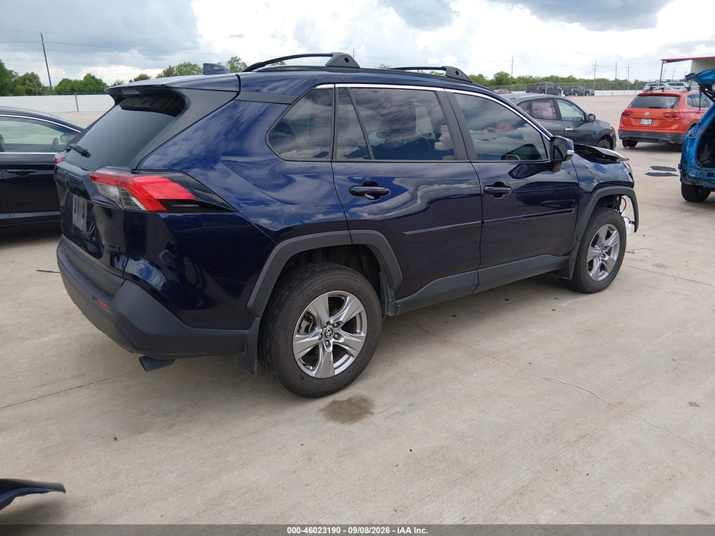 2025 Toyota RAV4 XLE photo 4