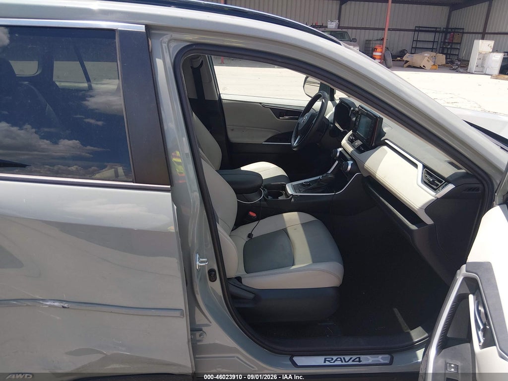 2021 Toyota RAV4 Hybrid XLE Premium photo 5