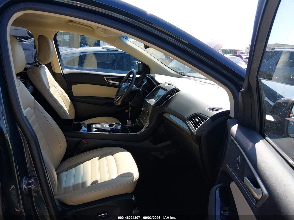 2019 Ford Edge SEL photo 5