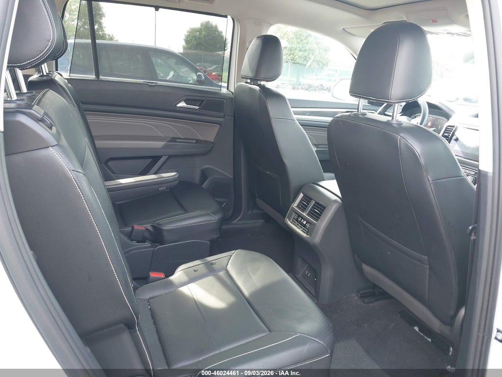 2022 Volkswagen Atlas 3.6L V6 SEL R-Line photo 8