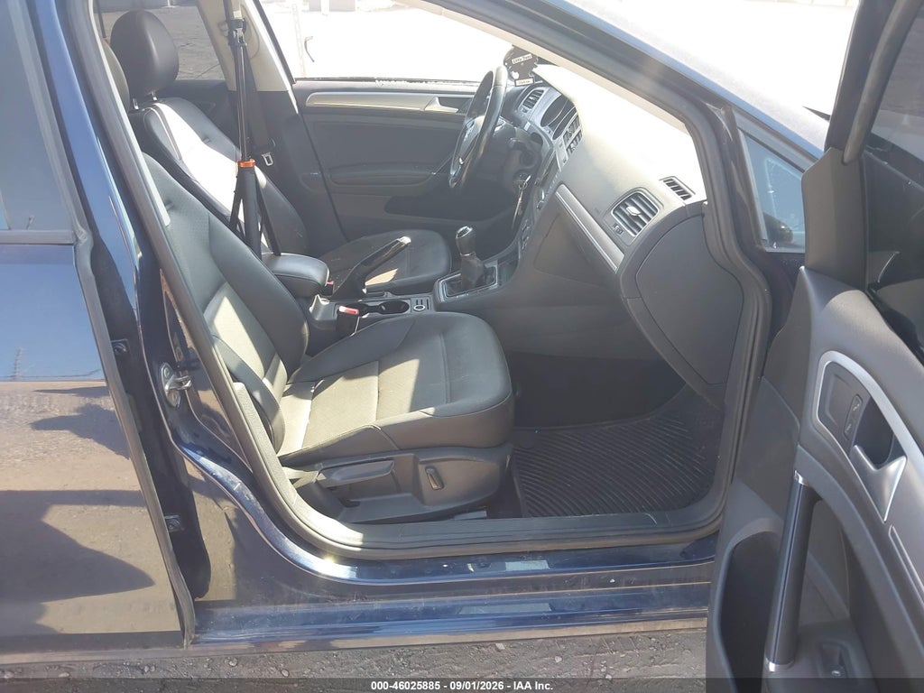 2015 Volkswagen Golf TDI SE 4-Door photo 5
