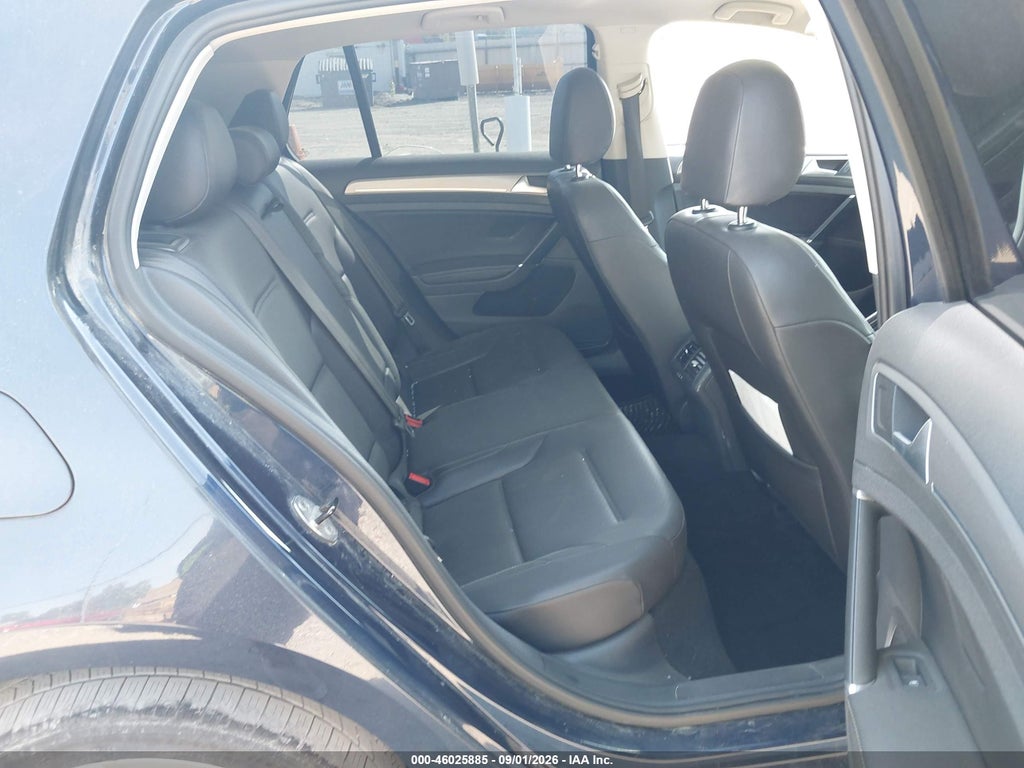 2015 Volkswagen Golf TDI SE 4-Door photo 8