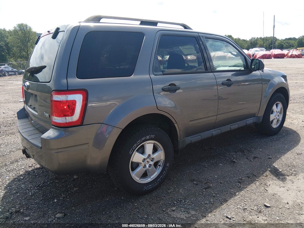 2010 Ford Escape XLT photo 4