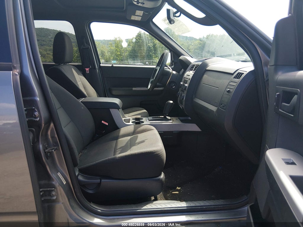 2010 Ford Escape XLT photo 5