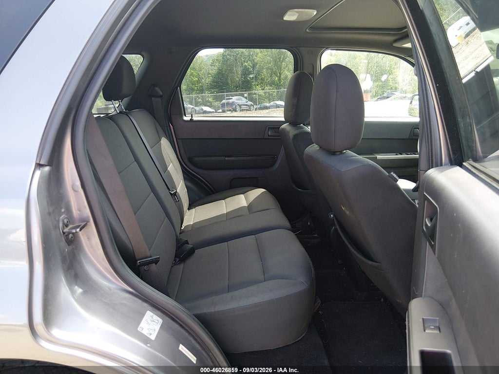 2010 Ford Escape XLT photo 8