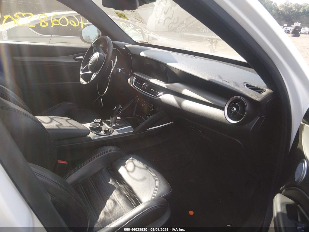 2019 Alfa Romeo Stelvio TI Sport AWD photo 5