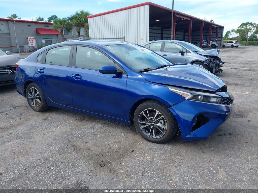 2023 Kia Forte LXS photo 1