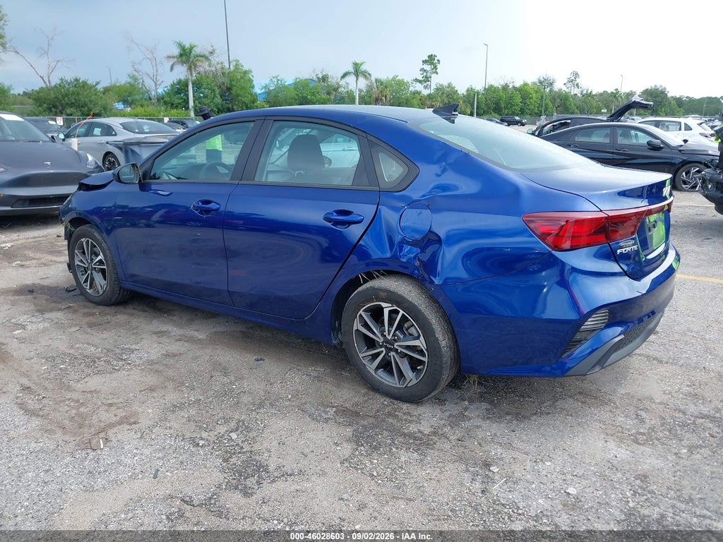 2023 Kia Forte LXS photo 3