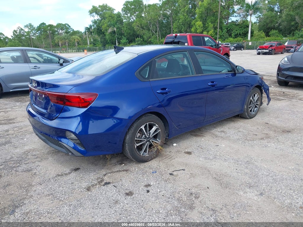 2023 Kia Forte LXS photo 4