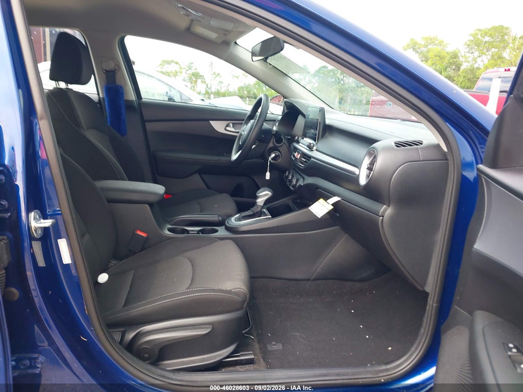 2023 Kia Forte LXS photo 5