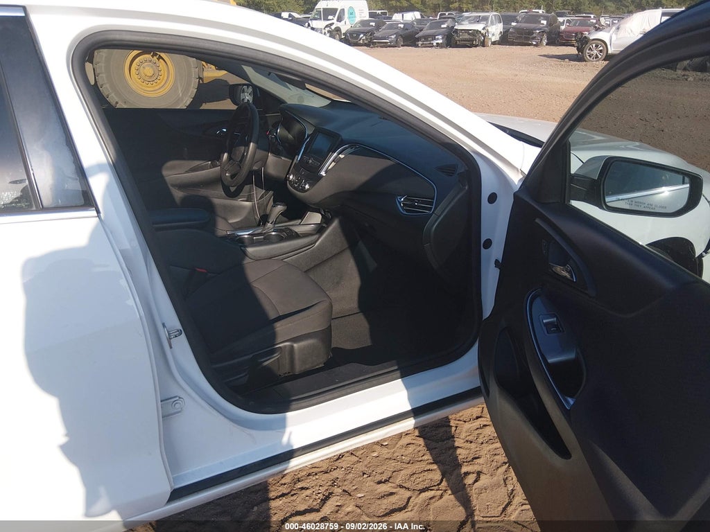 2018 Chevrolet Malibu LT photo 5