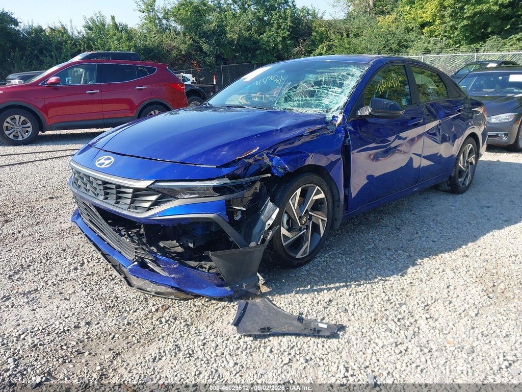 2025 Hyundai Elantra SEL Sport photo 2