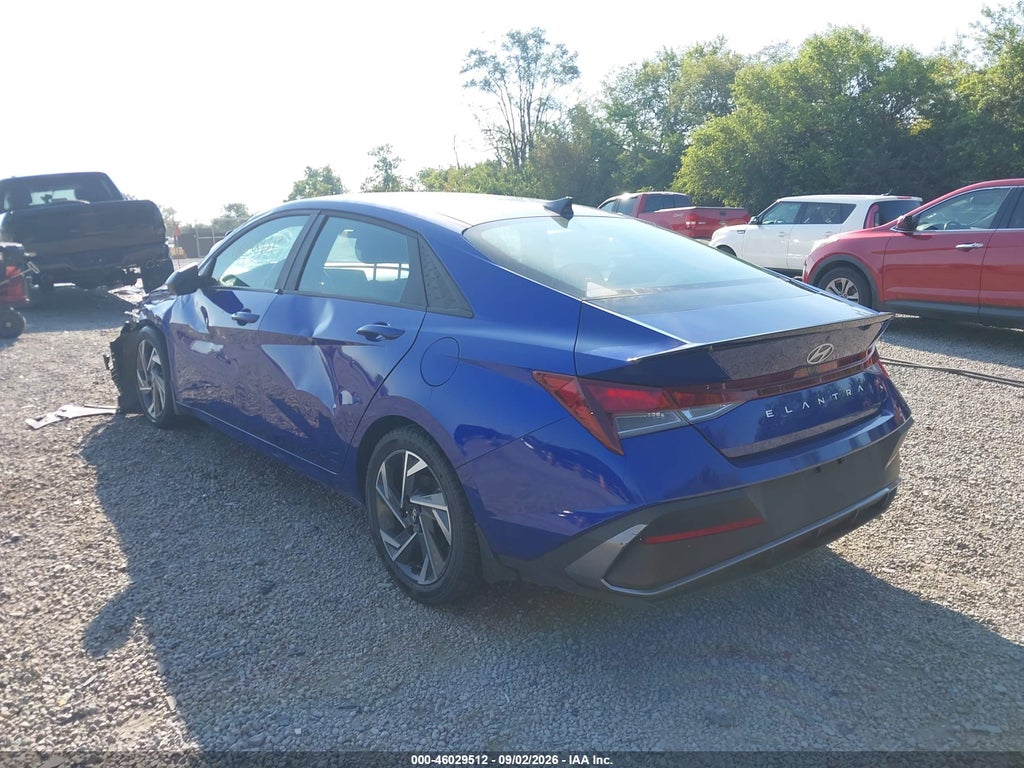 2025 Hyundai Elantra SEL Sport photo 3