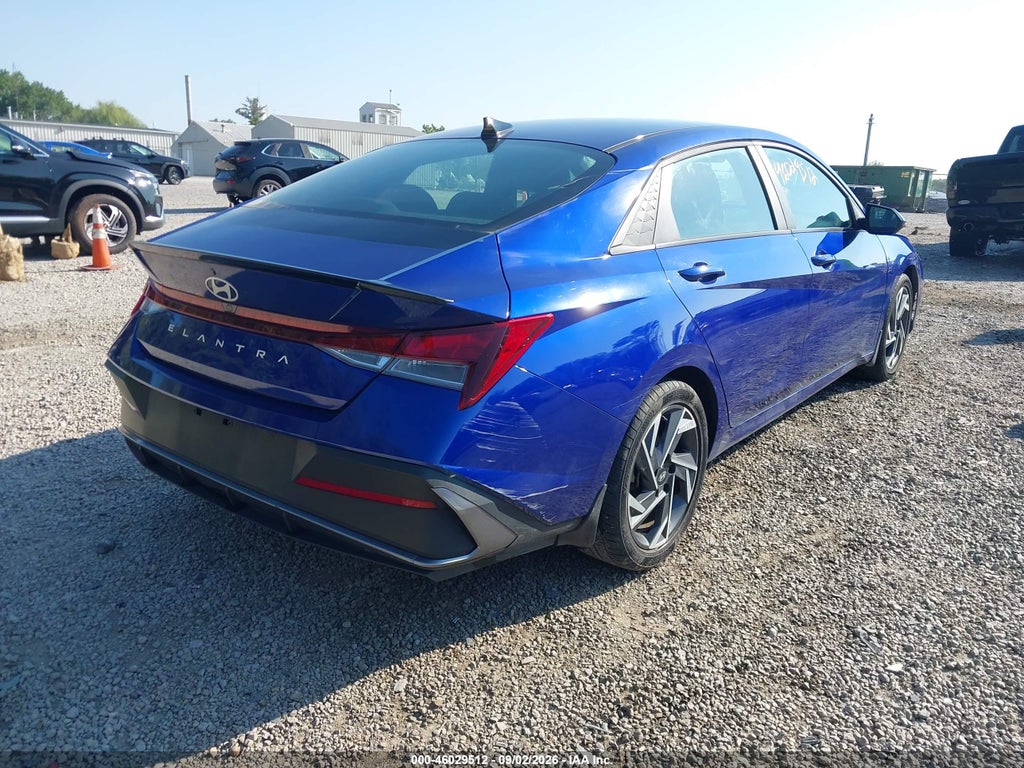 2025 Hyundai Elantra SEL Sport photo 4