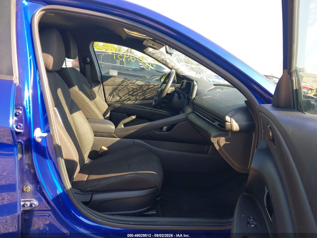 2025 Hyundai Elantra SEL Sport photo 5