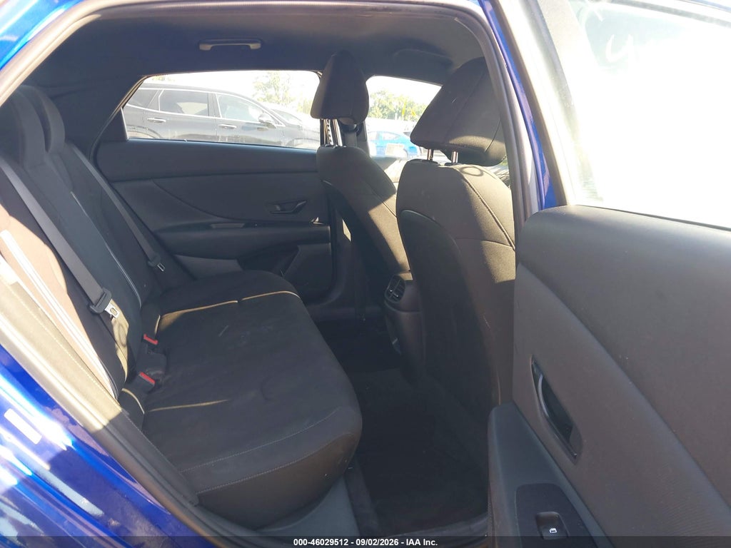 2025 Hyundai Elantra SEL Sport photo 8