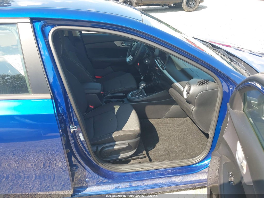 2024 Kia Forte LXS photo 5