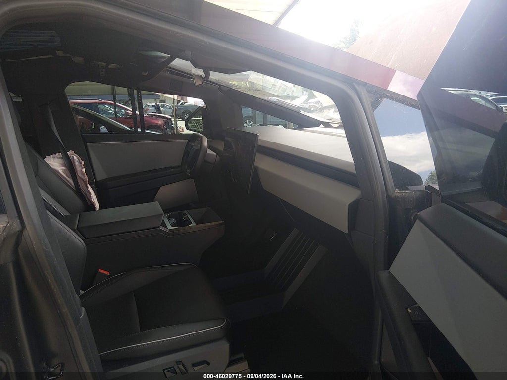 2025 Tesla Cybertruck ALL-Wheel Drive photo 5