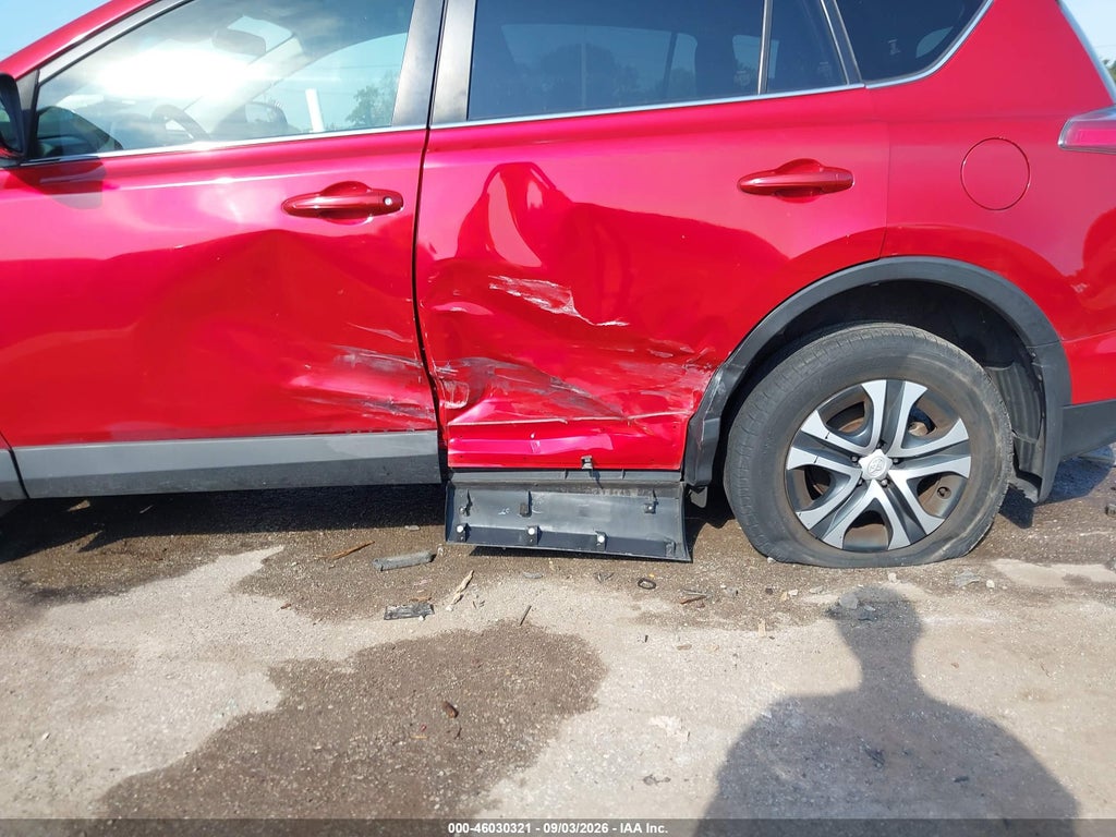 2017 Toyota RAV4 LE photo 6