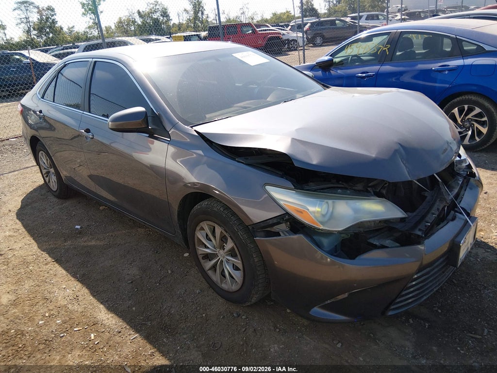 2016 Toyota Camry LE photo 1
