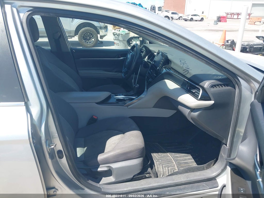 2021 Toyota Camry LE Hybrid photo 5