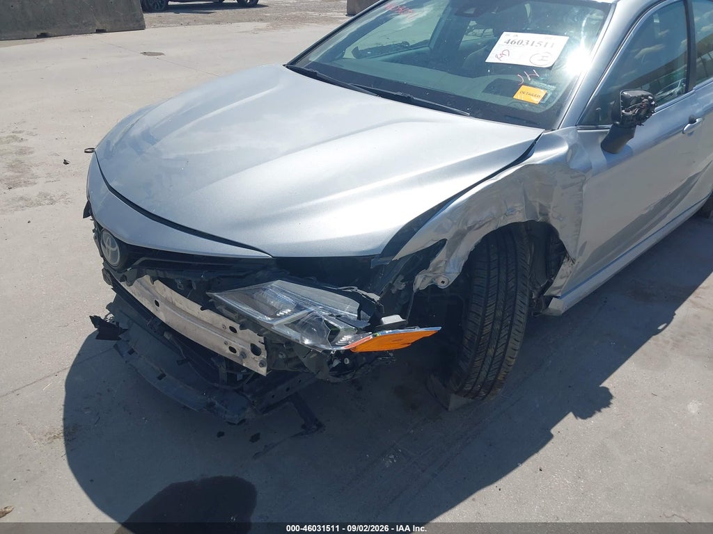 2021 Toyota Camry LE Hybrid photo 6