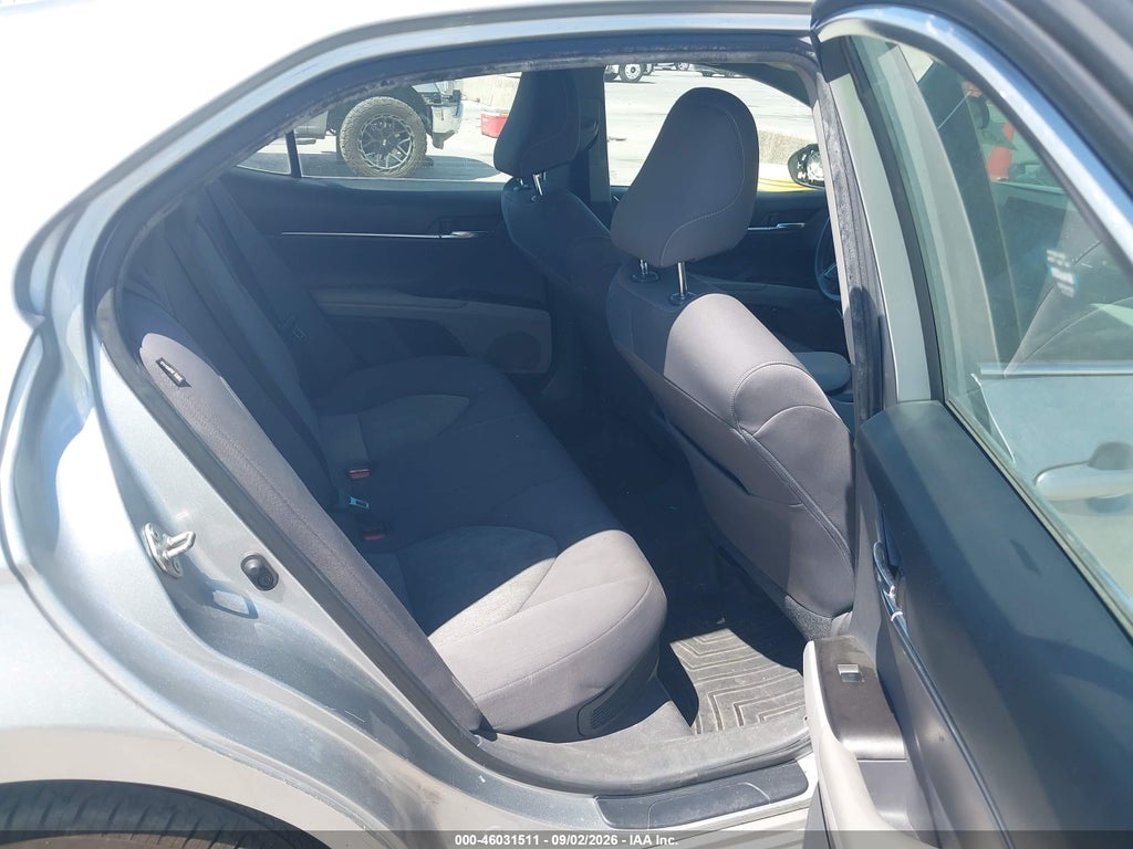 2021 Toyota Camry LE Hybrid photo 8