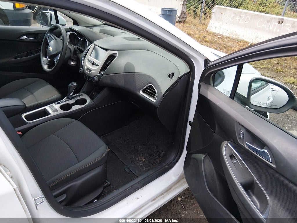 2017 Chevrolet Cruze LS Auto photo 5