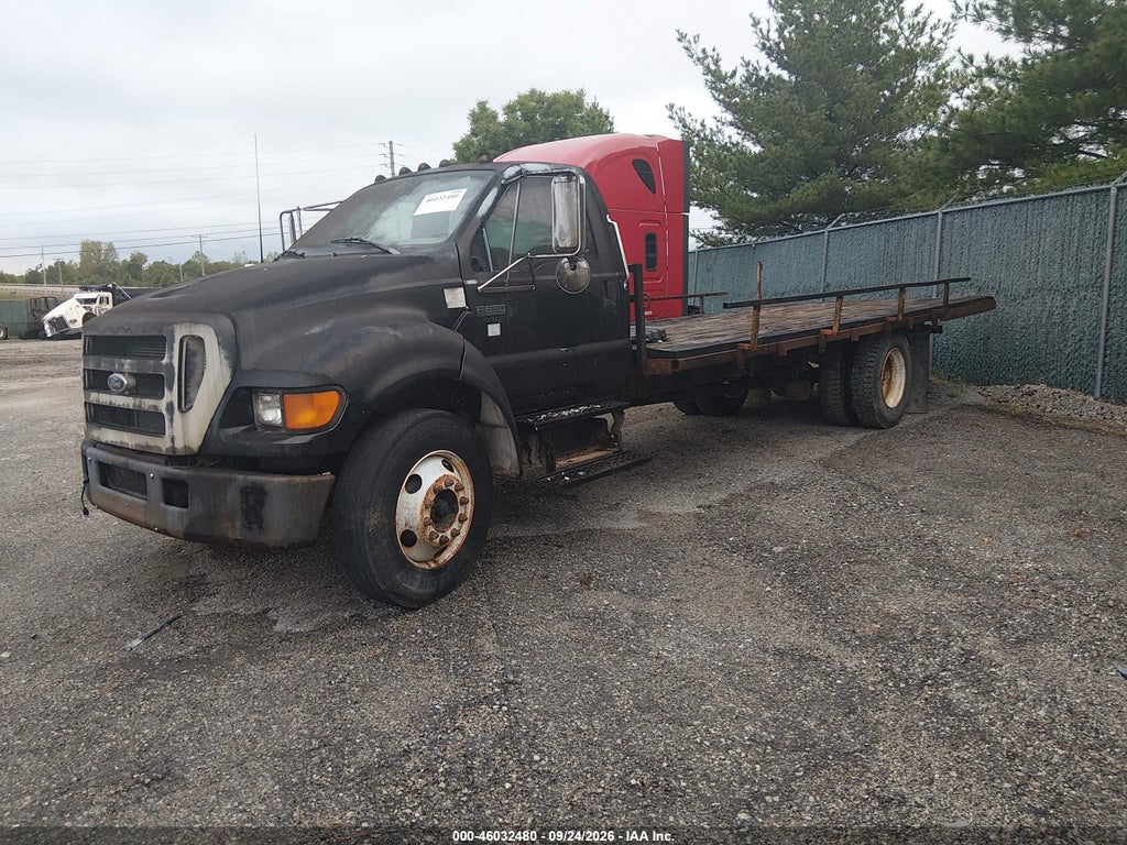 2004 Ford F-650 XL/XLT photo 2