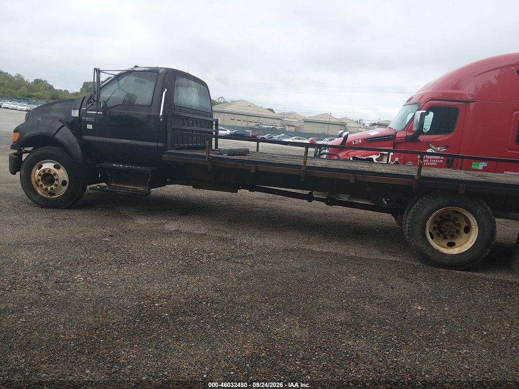 2004 Ford F-650 XL/XLT photo 3
