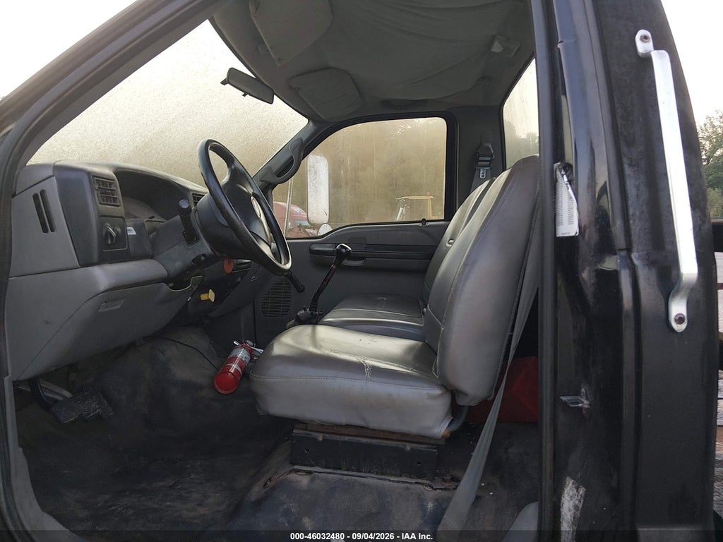 2004 Ford F-650 XL/XLT photo 8