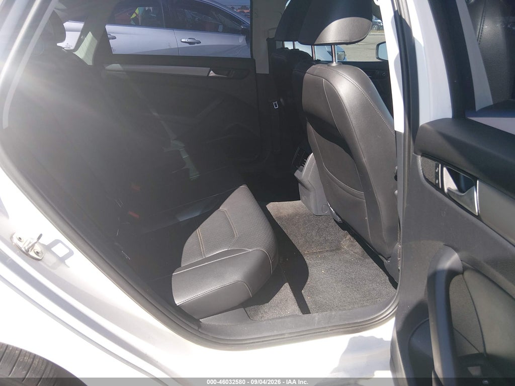 2015 Volkswagen Passat 2.0L TDI SE photo 8