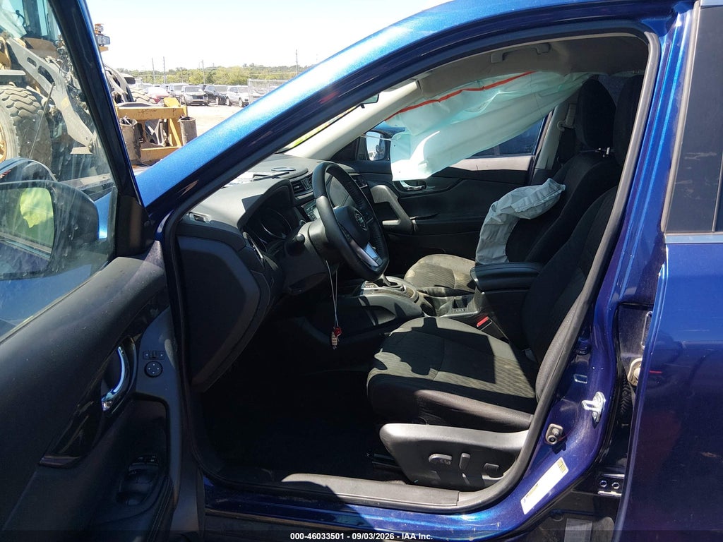 2019 Nissan Rogue SV photo 5