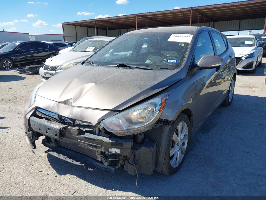 2013 Hyundai Accent SE photo 2