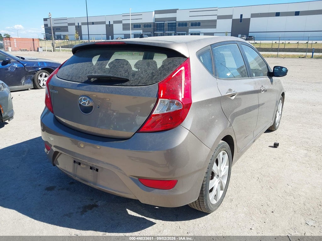 2013 Hyundai Accent SE photo 4