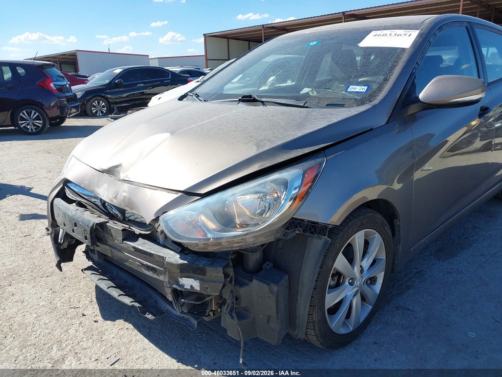 2013 Hyundai Accent SE photo 6