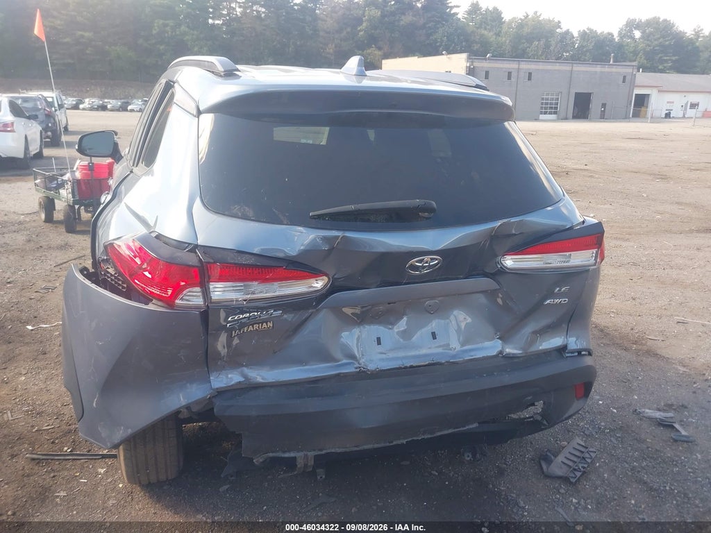 2024 Toyota Corolla Cross LE photo 6