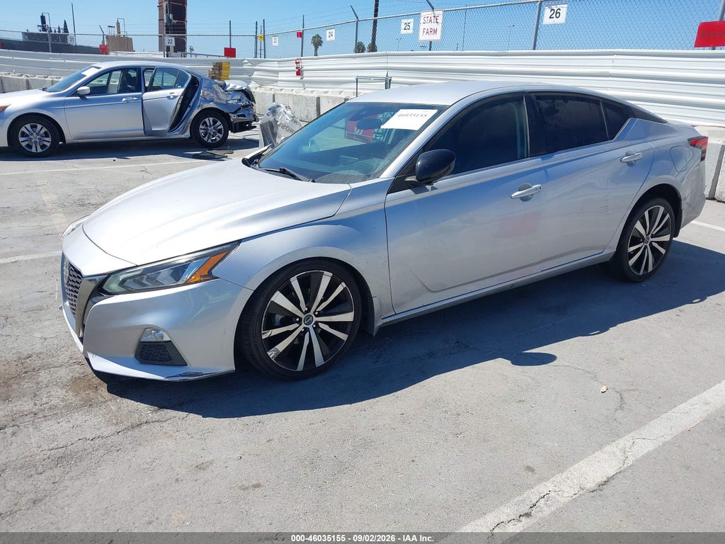 2020 Nissan Altima SR FWD photo 2