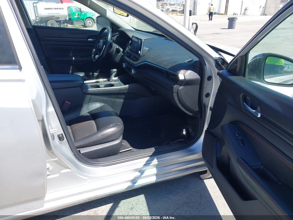 2020 Nissan Altima SR FWD photo 5