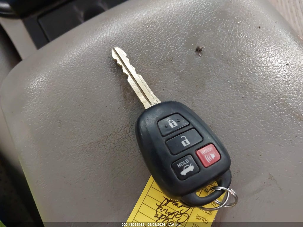 2014 Toyota Camry LE photo 11
