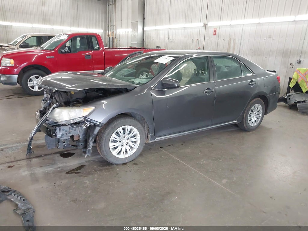 2014 Toyota Camry LE photo 2