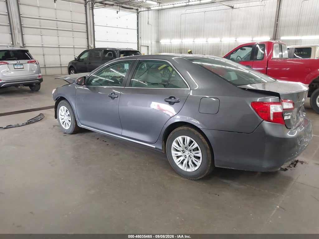 2014 Toyota Camry LE photo 3