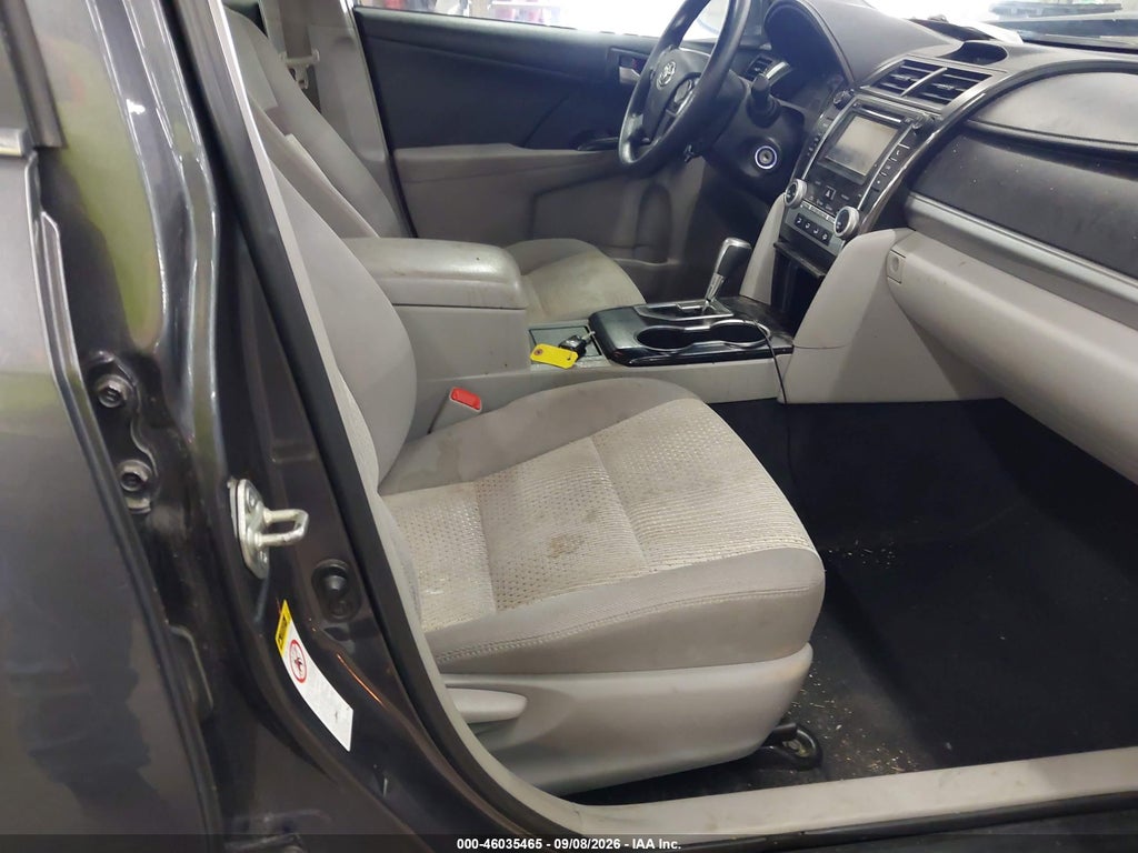2014 Toyota Camry LE photo 5