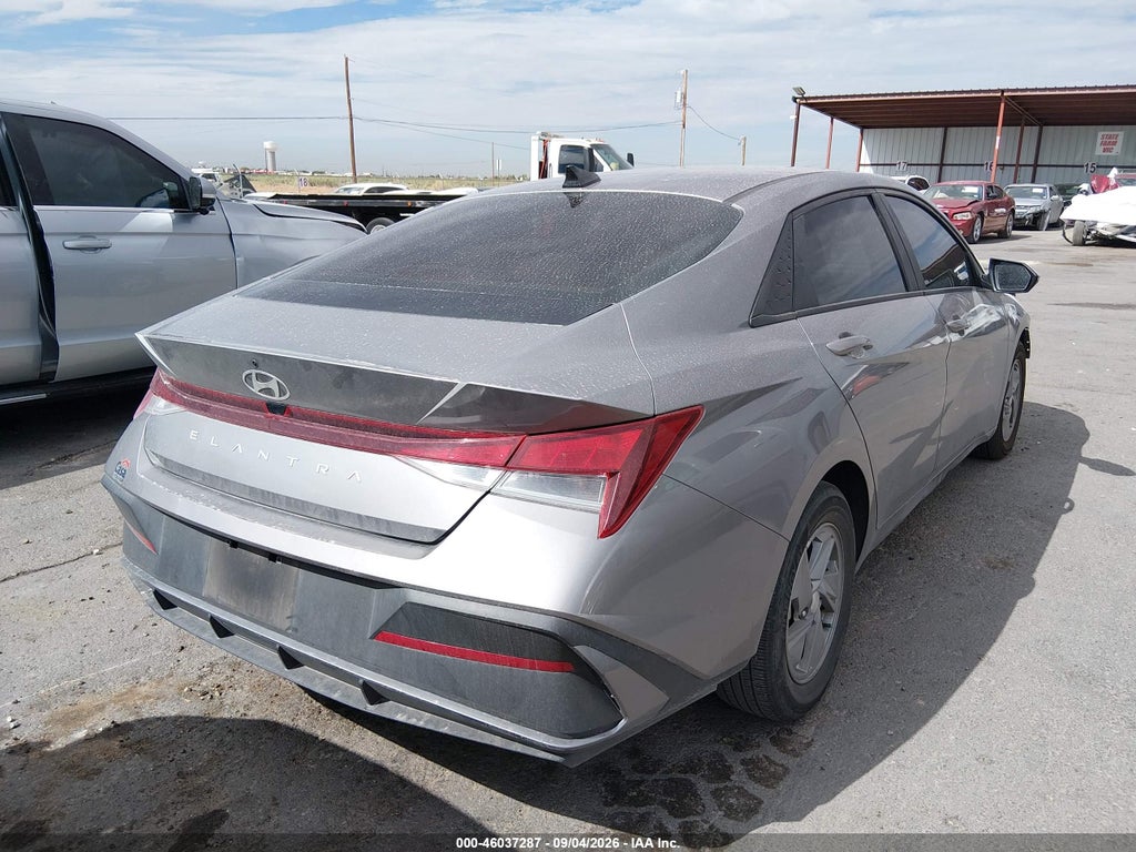 2024 Hyundai Elantra SE photo 4