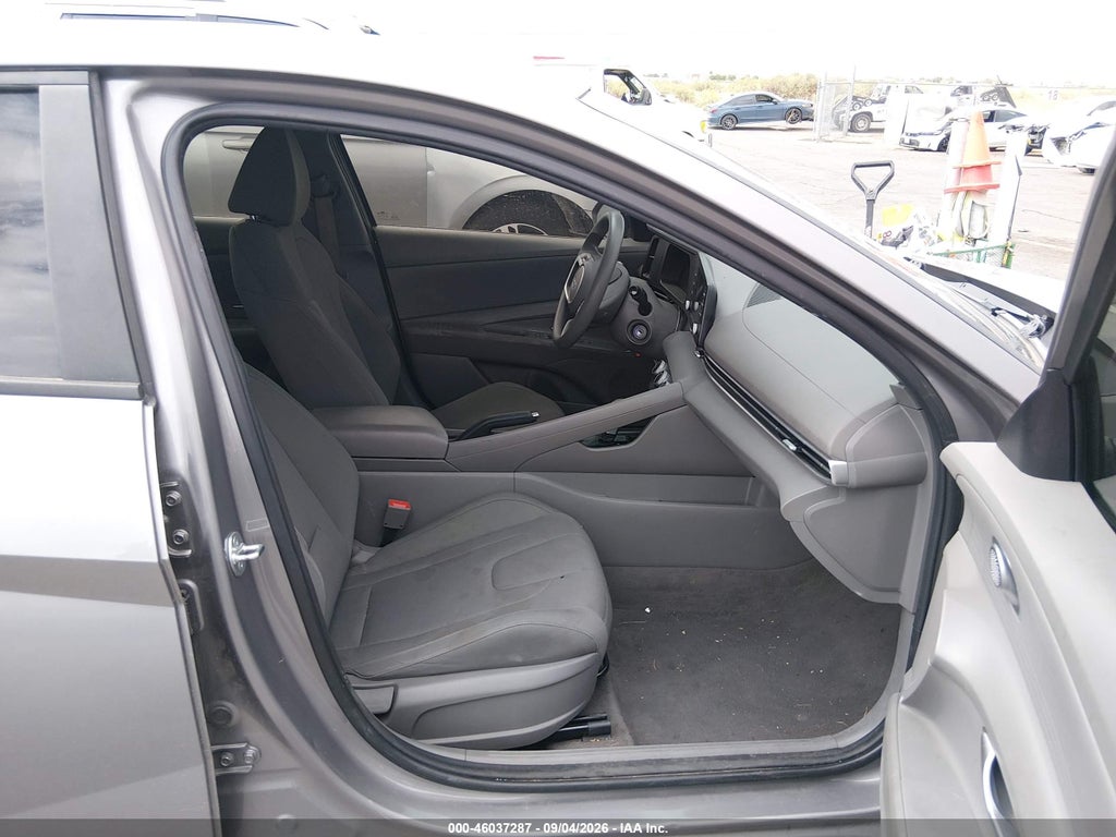 2024 Hyundai Elantra SE photo 5